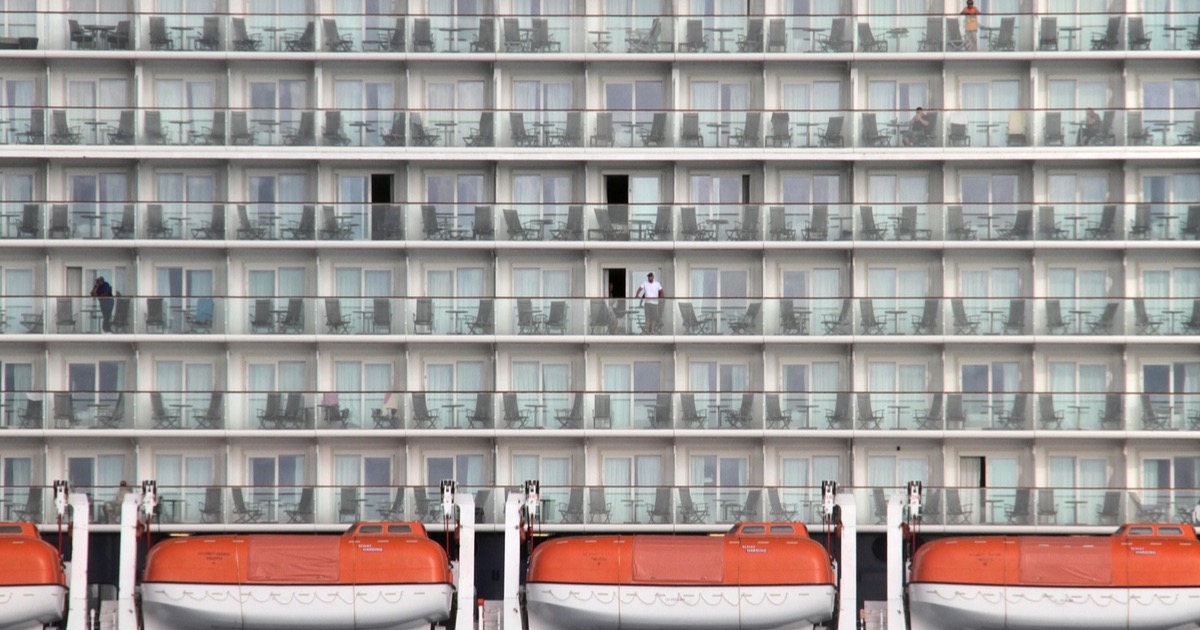 Façade de cabines balcon sur un navire de croisière